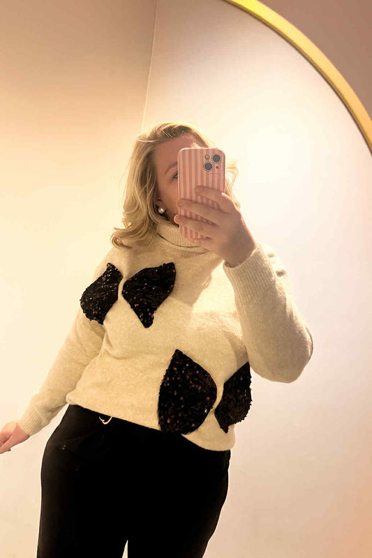 Beige coltrui met pailletten strik