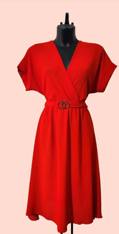 Rood jurkje met riem