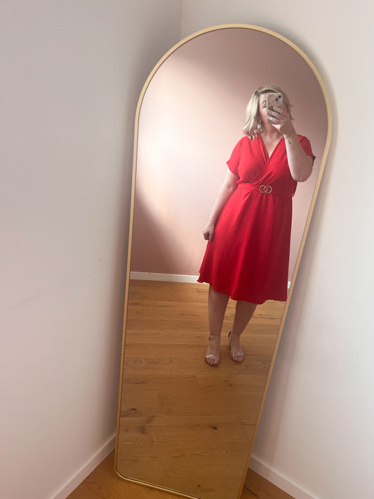 Rood jurkje met riem