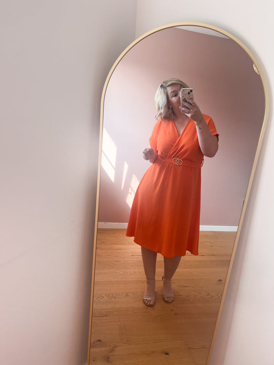 Oranje jurkje met riem