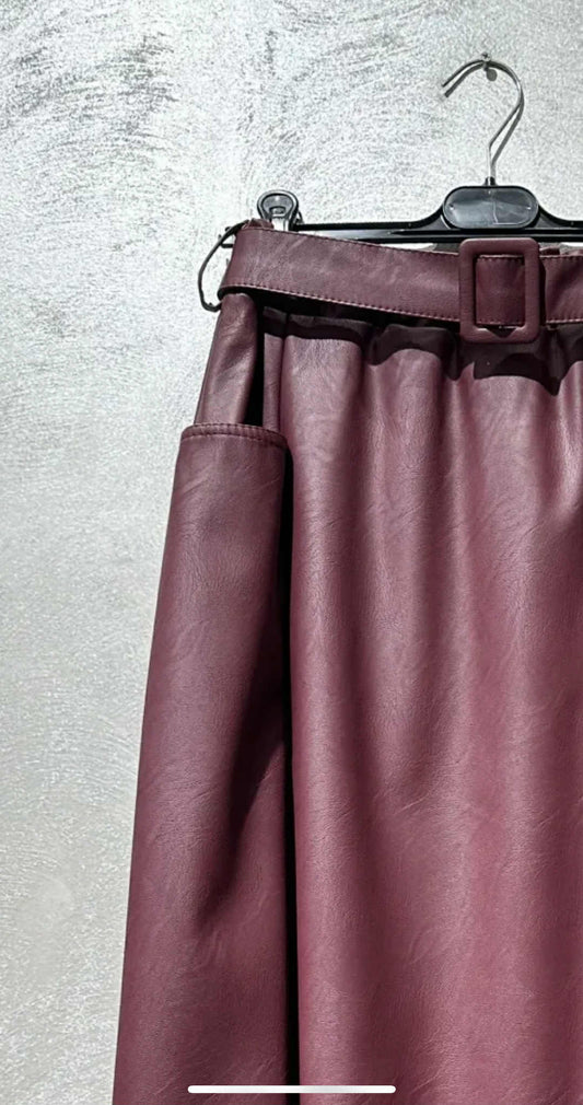 Bordeaux leren rok met riem