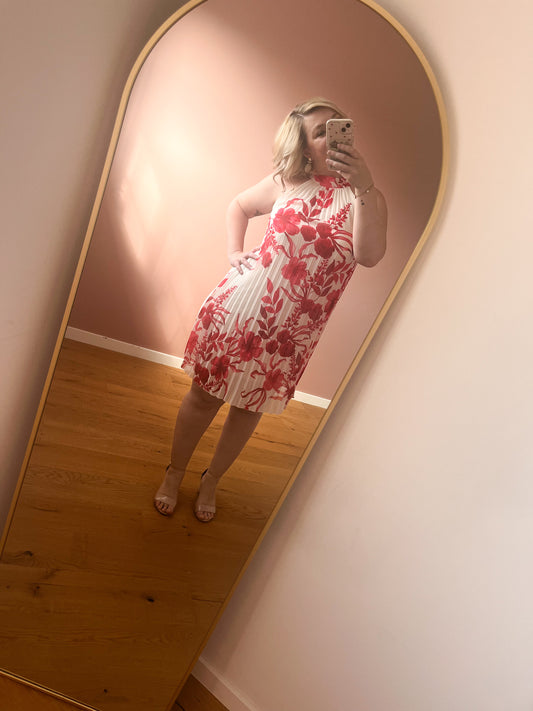 Jurkje met rode bloemen