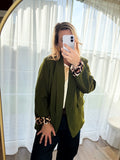 Kaki blazer met leopard details