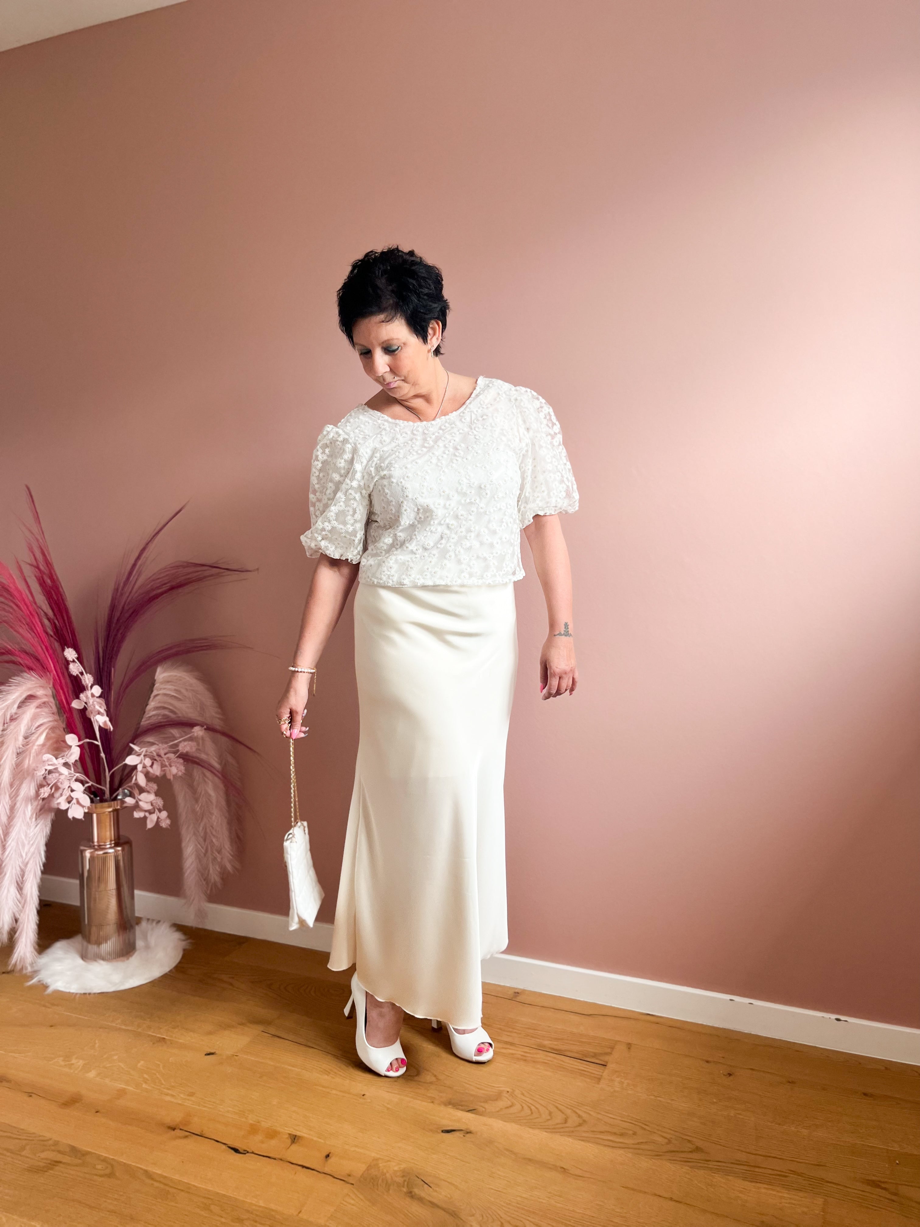 Top met geborduurde madeliefjes