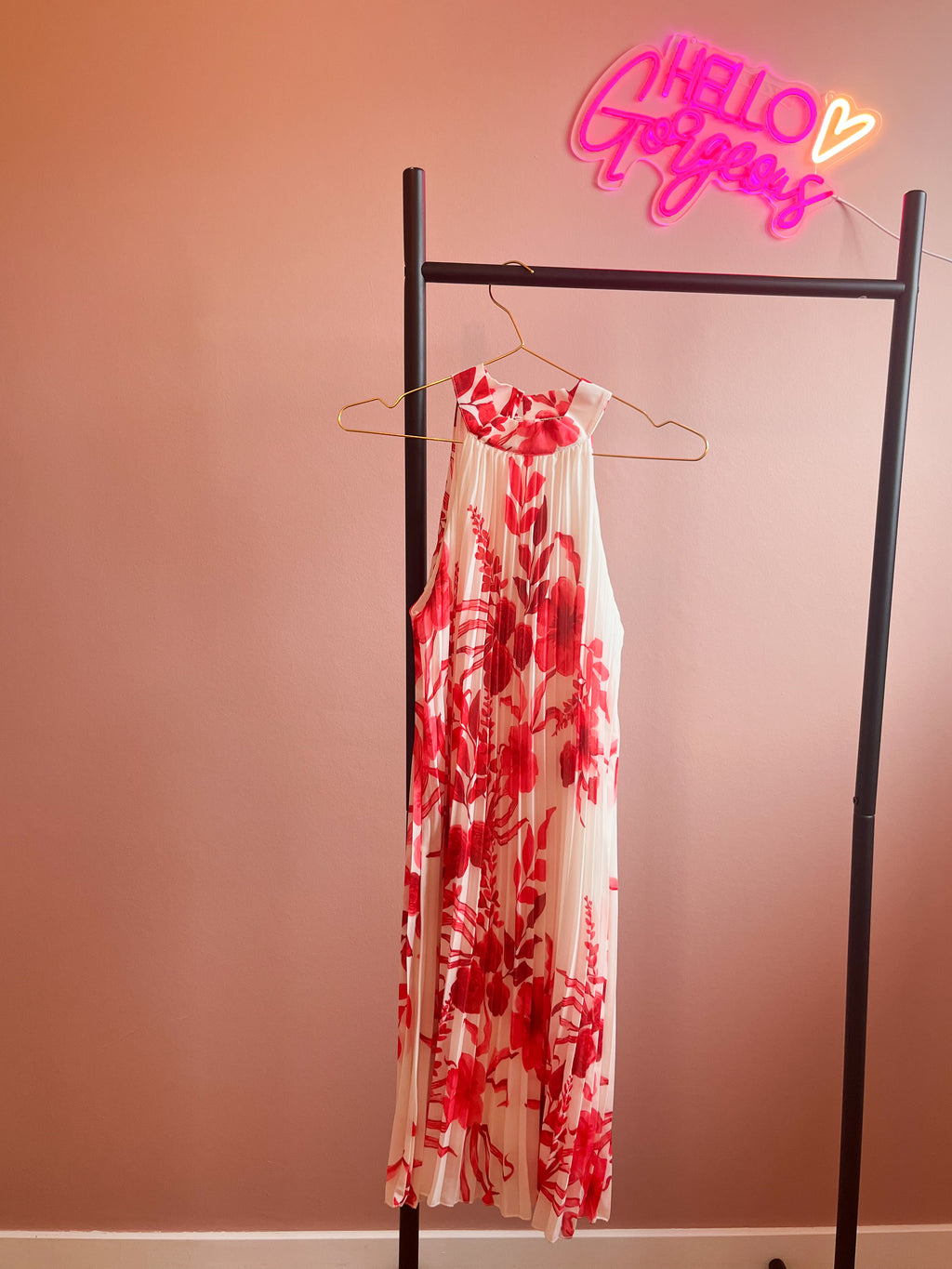 Jurkje met rode bloemen